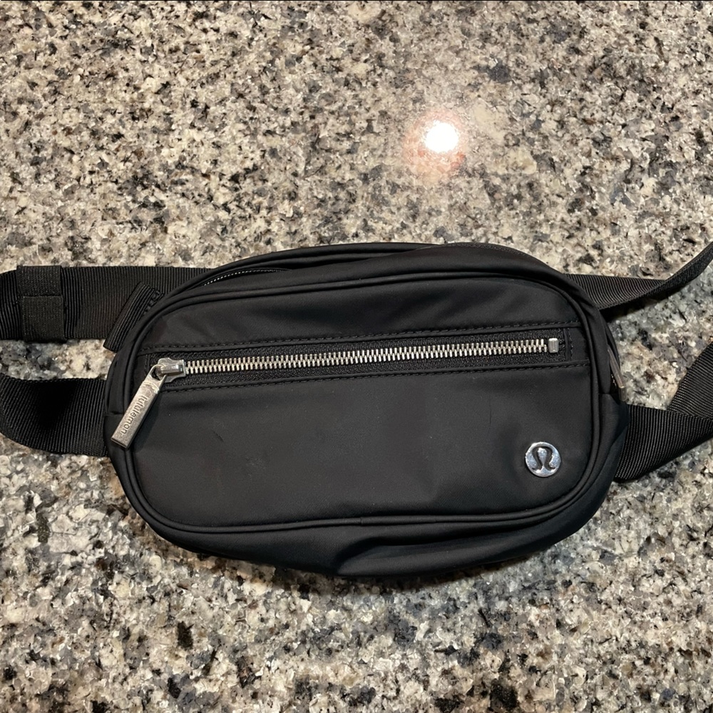 Black lululemon belt bag